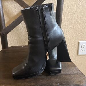 Elegant Black Women's Boots